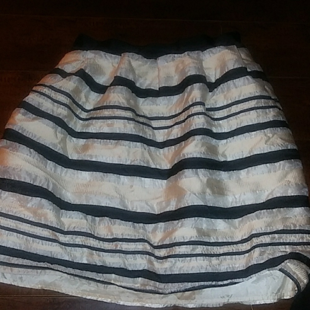 Retro black and creme skirt
